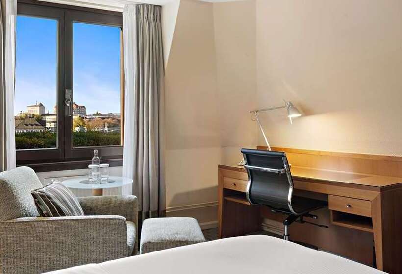 اتاق اجرایی, Hilton Moscow Leningradskaya