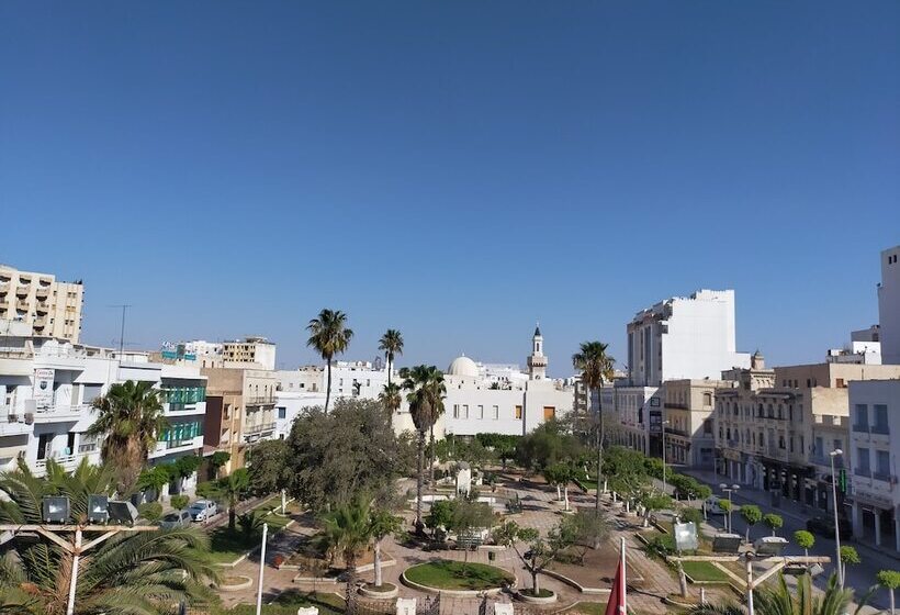 اتاق استاندارد سه نفره, Les Oliviers Palace
