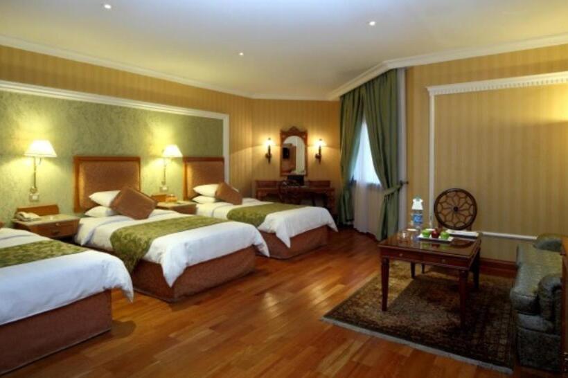 Chambre Quadruple Standard, The Oberoi Madina المدينة أوبروي