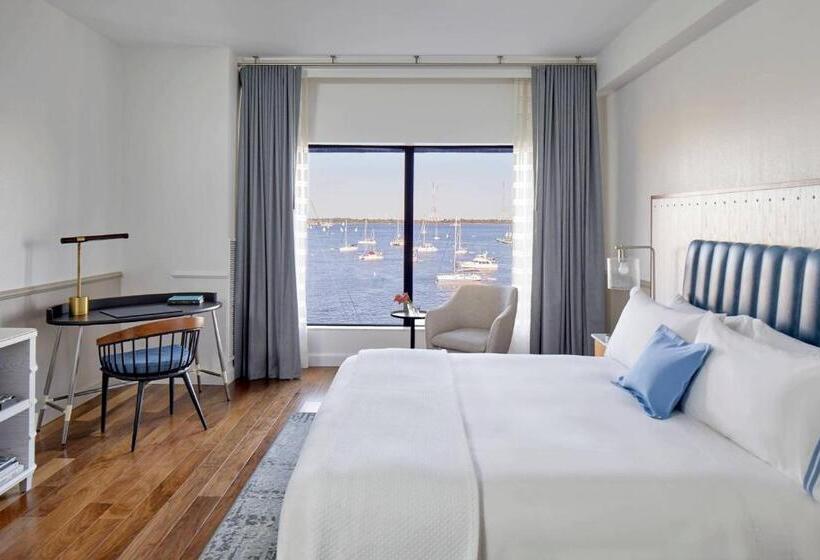 带大床的豪华间, Annapolis Waterfront Hotel, Autograph Collection