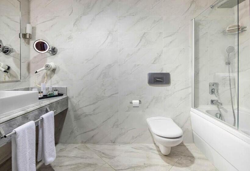 سوییت جونیور, Celik Palace Convention Center Thermal Spa