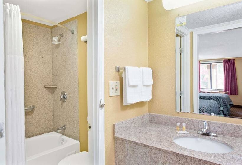 Номер Стандарт 2 Двуспальные Кровати, Days Inn By Wyndham Lawrenceville