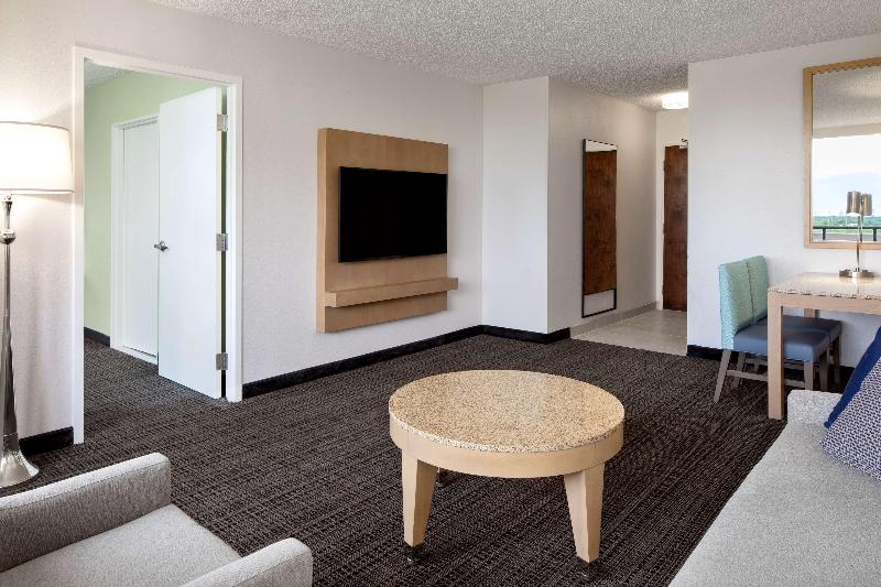 장애인을 위한 스위트, Embassy Suites By Hilton Tampa Airport Westshore