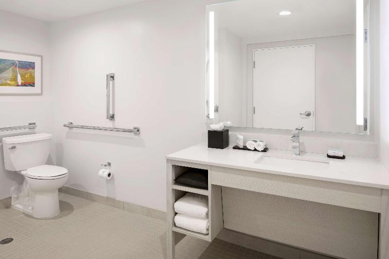 장애인을 위한 스위트, Embassy Suites By Hilton Tampa Airport Westshore