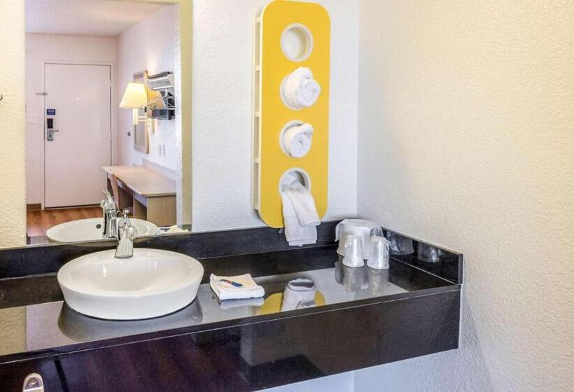 Четырехместный Номер Deluxe, Motel 6bakersfield, Ca  Convention Center