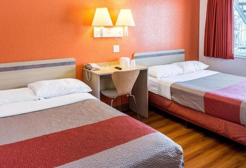 Четырехместный Номер Deluxe, Motel 6bakersfield, Ca  Convention Center