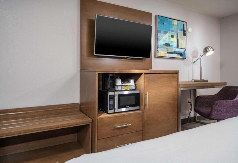 اتاق استاندارد با تخت بزرگ برای معلولان, Best Western Plus Raleigh Crabtree Valley