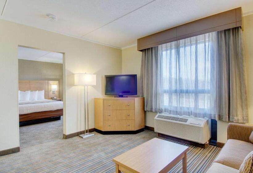 带大床的套房, Best Western Royal Plaza Hotel And Trade Center