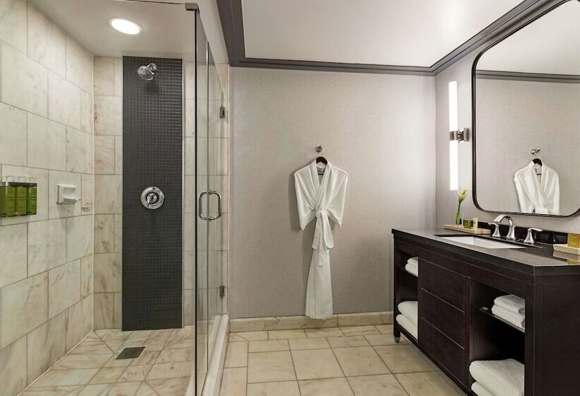带2个双人床的标准工作室, Hilton Checkers Los Angeles