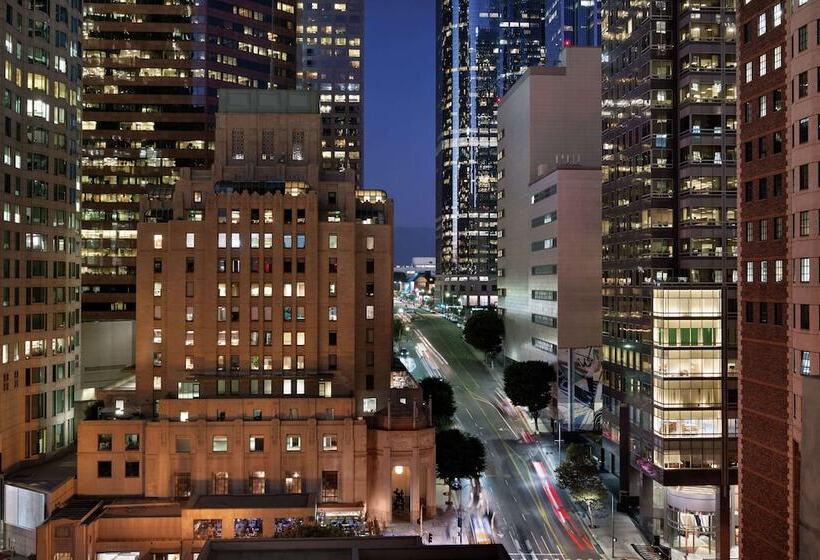 带2个双人床的标准工作室, Hilton Checkers Los Angeles