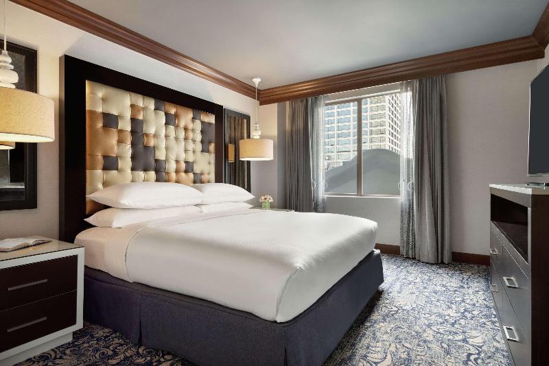 带大床的豪华间, Hilton Checkers Los Angeles