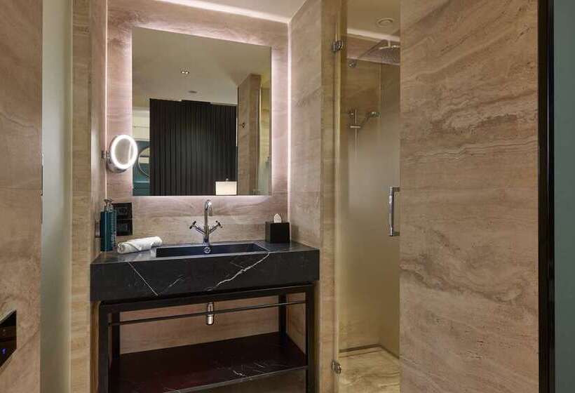 标准间, Hilton Checkers Los Angeles