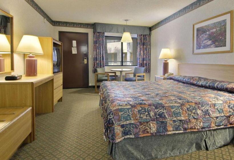 Стандартный Номер Кровать Кинг, Travelodge By Wyndham Commerce Los Angeles Area