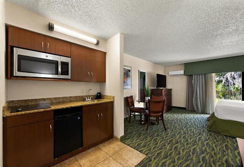 חדר סטנדרט עם מיטת קינג, Paddletail Waterfront Lodge, Trademark Collection By Wyndham