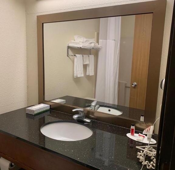 سوئیت با تخت بزرگ, Days Inn By Wyndham Topeka