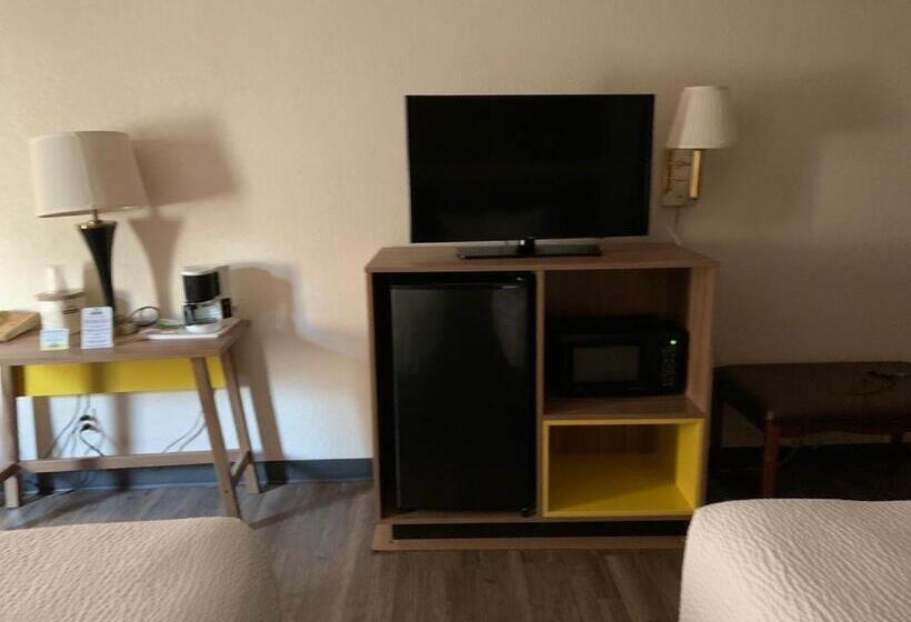 اتاق استاندارد با تخت بزرگ, Days Inn By Wyndham Topeka