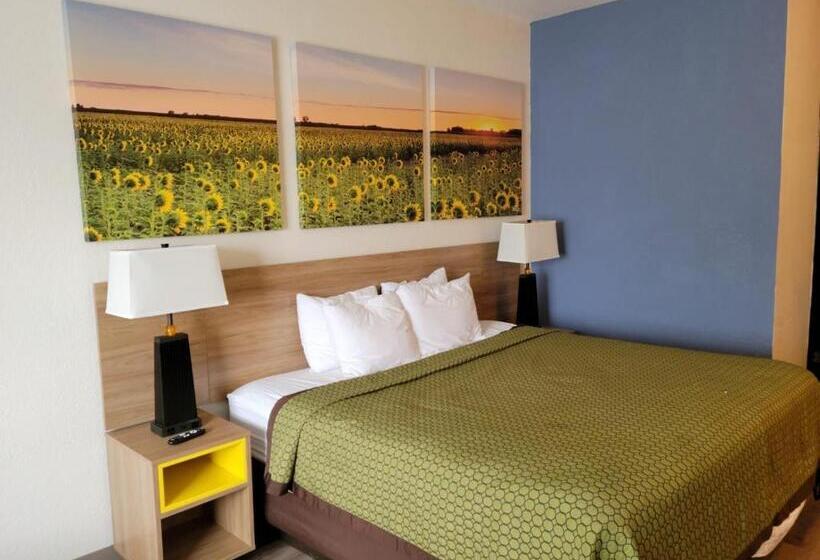 اتاق استاندارد با تخت بزرگ برای معلولان, Days Inn By Wyndham Topeka