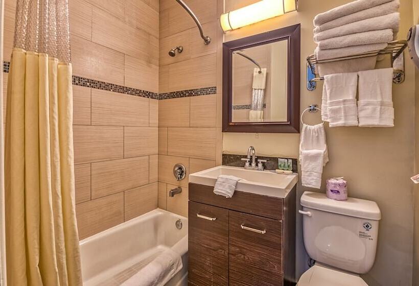 اتاق خانوادگی, Hollywood City Inn