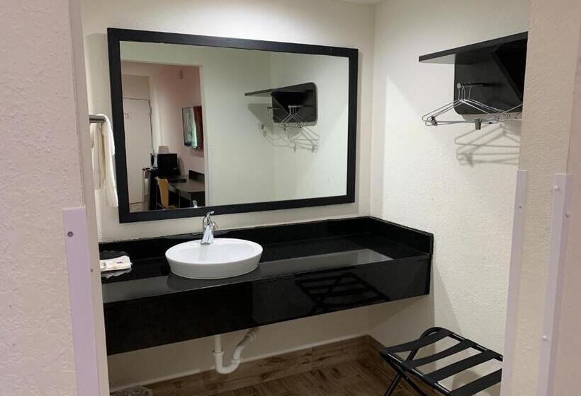 חדר דלוקס לארבעה, Motel 6 Englewood