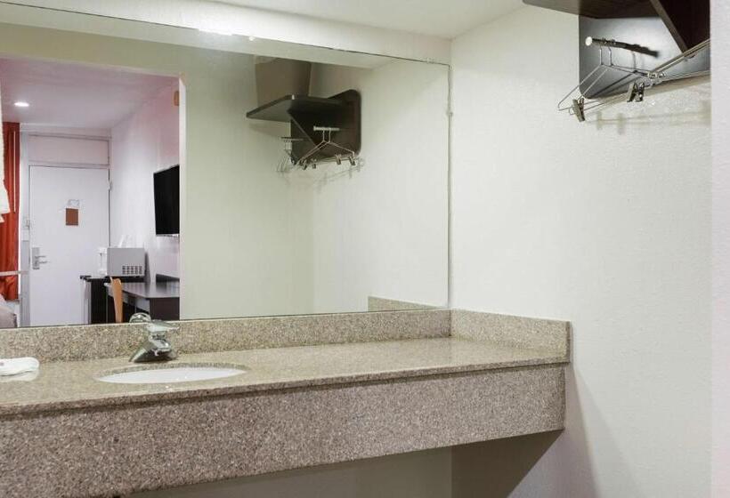חדר דלוקס לארבעה, Motel 6 Englewood