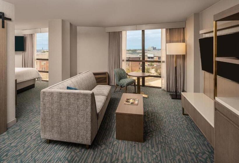 带大床的小型套房, Sheraton Dallas Hotel By The Galleria