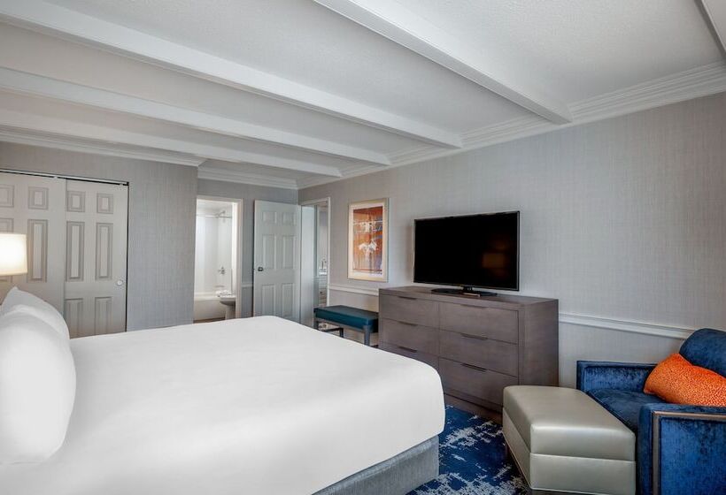 Люкс, Crowne Plaza Albany  The Desmond