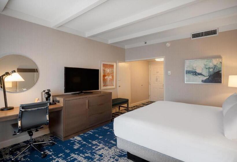 Номер Стандарт, Crowne Plaza Albany  The Desmond