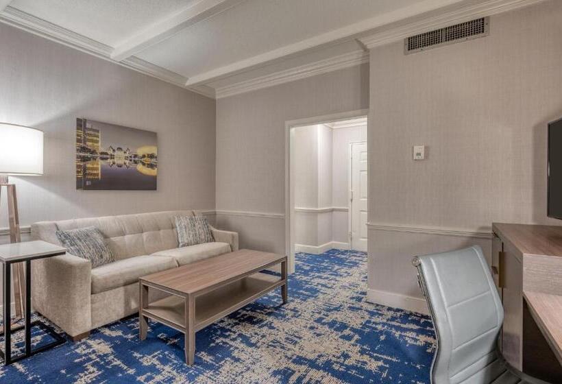 Люкс, Crowne Plaza Albany  The Desmond