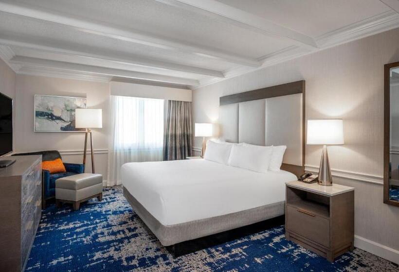 Президентский Люкс, Crowne Plaza Albany  The Desmond