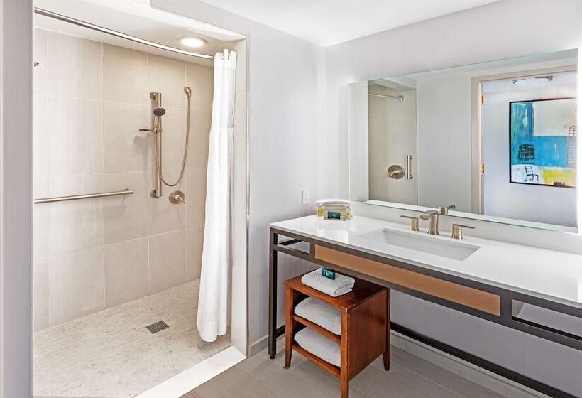 اتاق استاندارد با 2 تخت دوبل, Doubletree By Hilton Tulsa   Warren Place