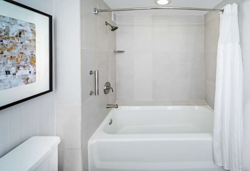 اتاق استاندارد با 2 تخت دوبل, Doubletree By Hilton Tulsa   Warren Place