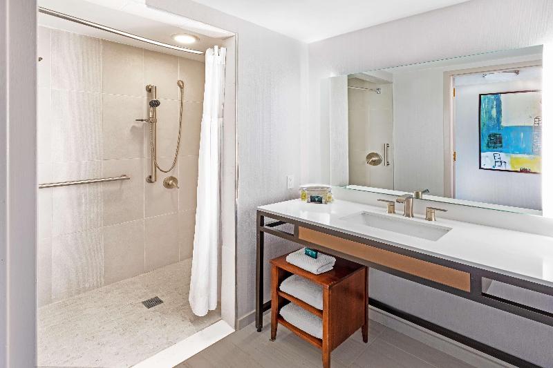اتاق استاندارد با تخت بزرگ, Doubletree By Hilton Tulsa   Warren Place