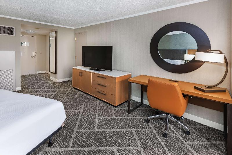 اتاق استاندارد با تخت بزرگ, Doubletree By Hilton Tulsa   Warren Place