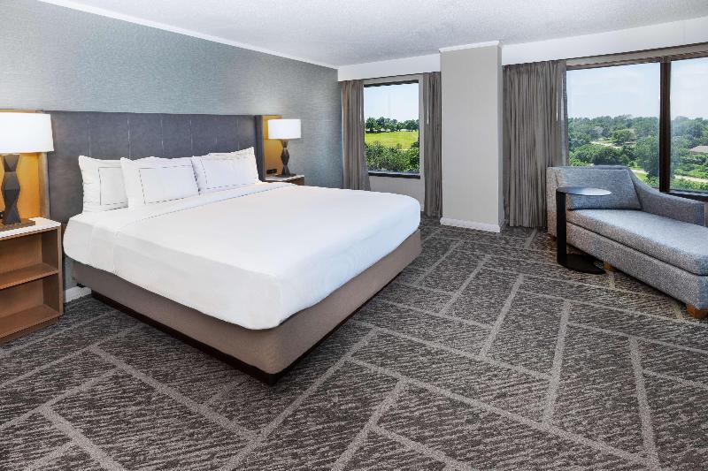 سوئیت با تخت بزرگ, Doubletree By Hilton Tulsa   Warren Place