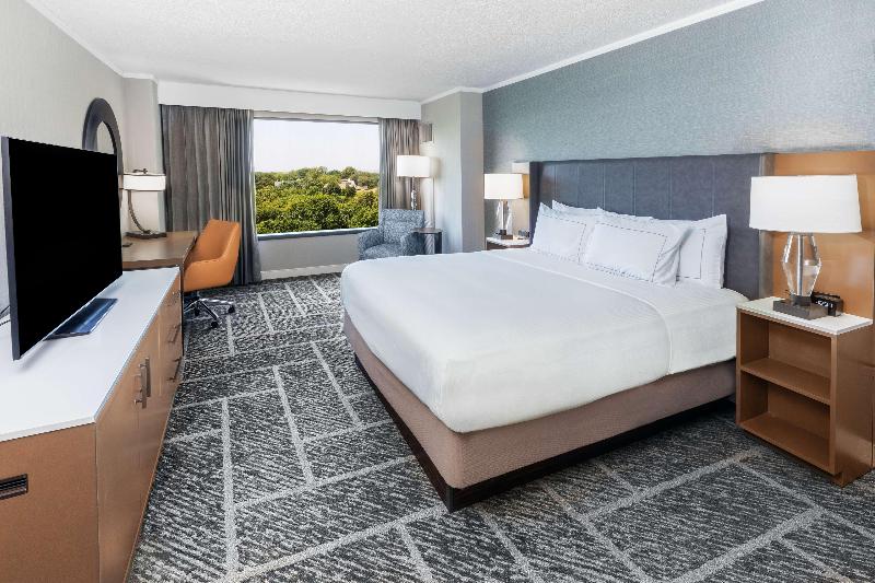 سوئیت با تخت بزرگ, Doubletree By Hilton Tulsa   Warren Place