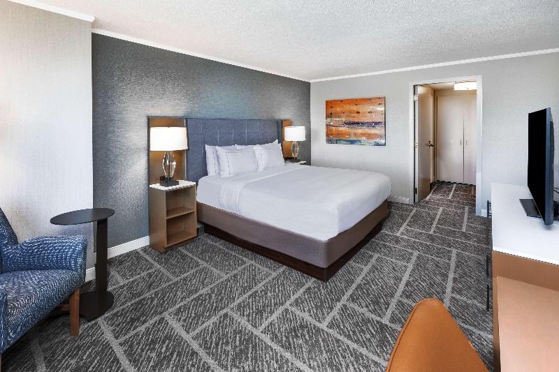 سوئیت با تخت بزرگ, Doubletree By Hilton Tulsa   Warren Place