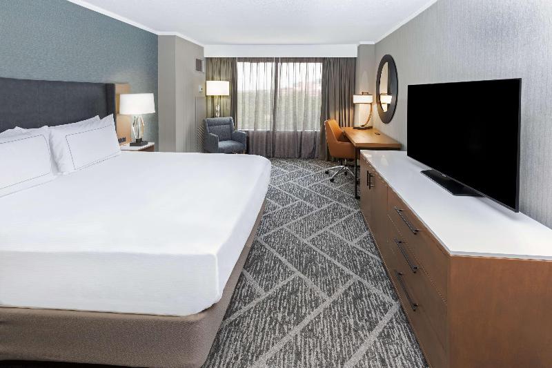 اتاق استاندارد با تخت بزرگ, Doubletree By Hilton Tulsa   Warren Place