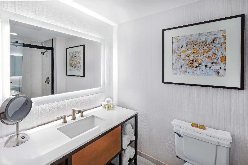 اتاق استاندارد با تخت بزرگ, Doubletree By Hilton Tulsa   Warren Place