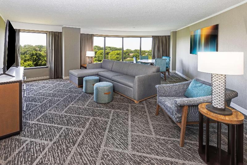 سوئیت با تخت بزرگ, Doubletree By Hilton Tulsa   Warren Place