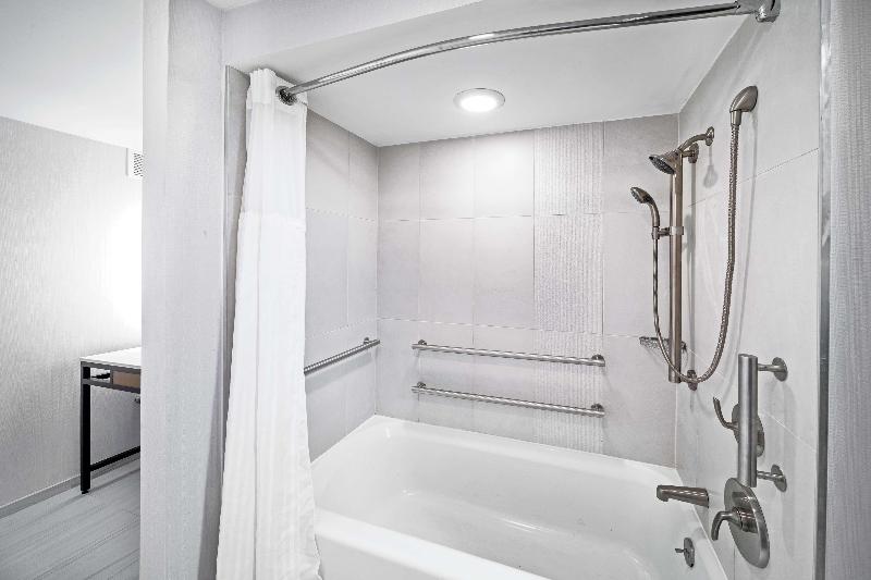 اتاق استاندارد با تخت بزرگ, Doubletree By Hilton Tulsa   Warren Place