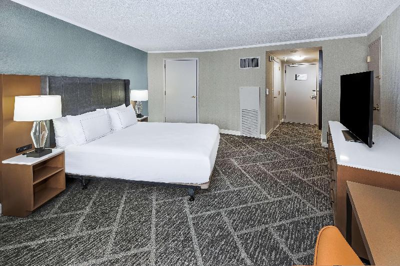 اتاق استاندارد با تخت بزرگ, Doubletree By Hilton Tulsa   Warren Place