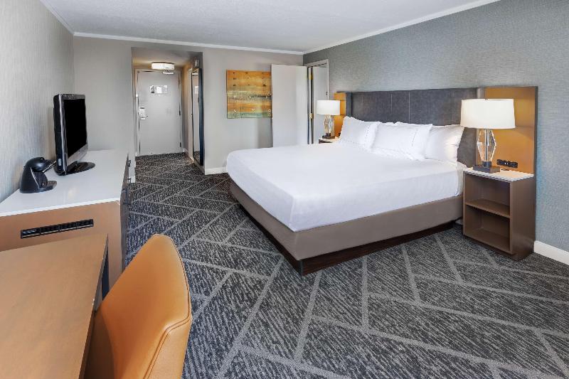 سوئیت با تخت بزرگ, Doubletree By Hilton Tulsa   Warren Place