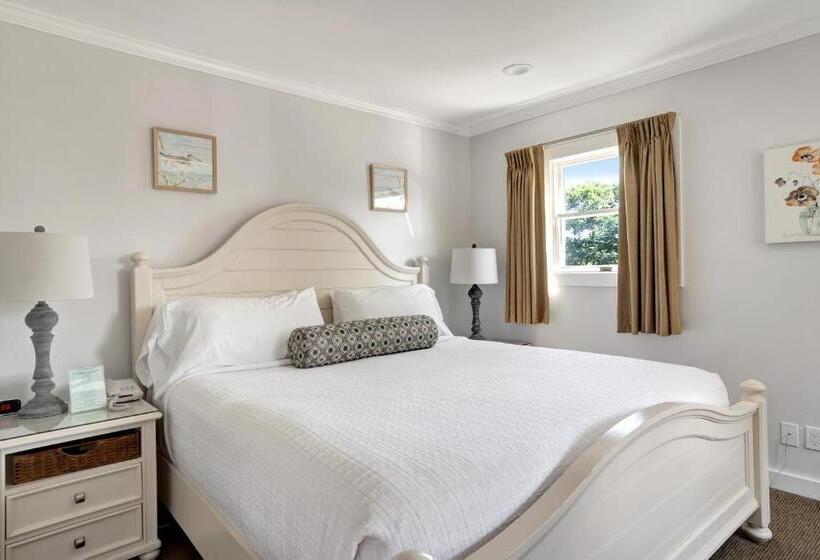 Люкс Повышенной Комфортности, East Hampton House Resort