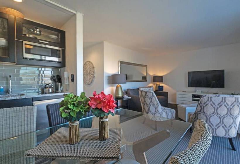 Люкс Повышенной Комфортности, East Hampton House Resort
