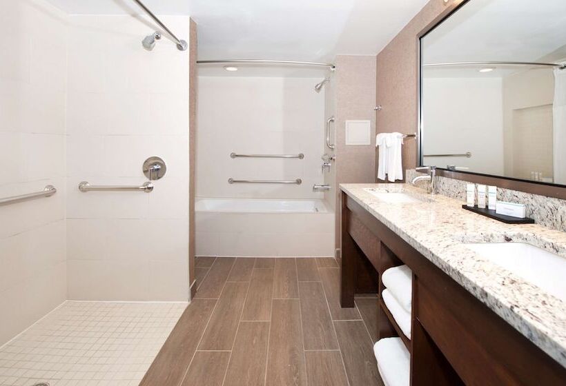 장애인을 위한 스위트, Embassy Suites By Hilton Cincinnati Northeast Blue Ash