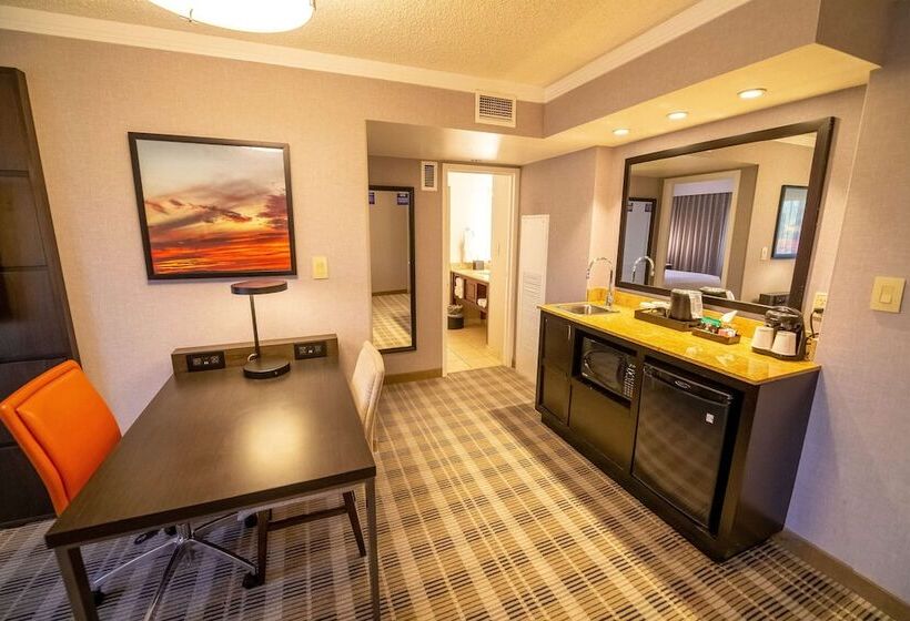 سوییت خانوادگی, Embassy Suites By Hilton Kansas City Overland Park
