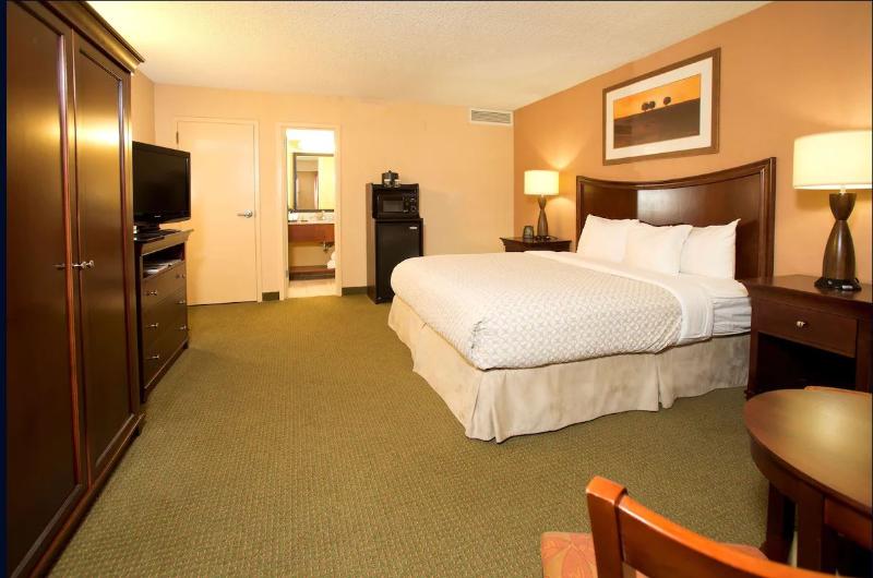 سوئیت با تخت بزرگ, Embassy Suites By Hilton Tulsa I44