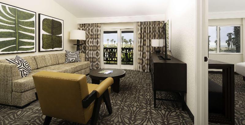 Люкс Кровать Кинг, Zachari Dunes On Mandalay Beach, Curio Collection By Hilton
