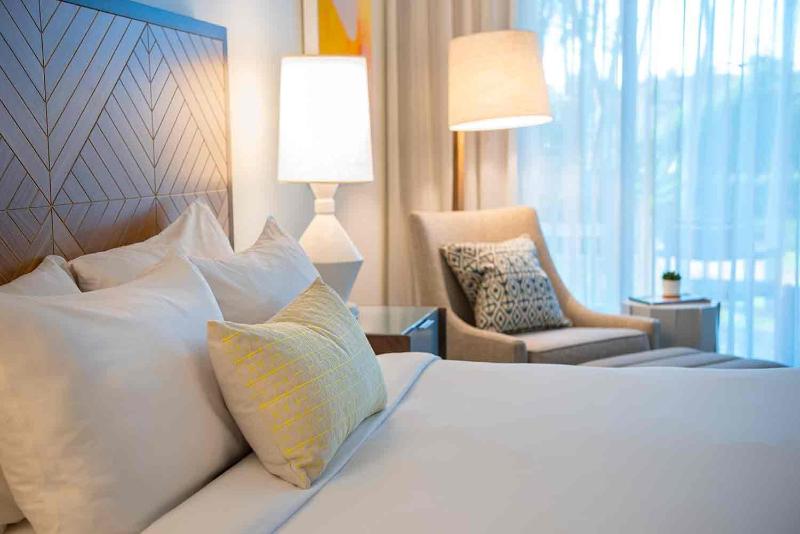 اتاق استاندارد با تخت بزرگ, Hawks Cay Resort