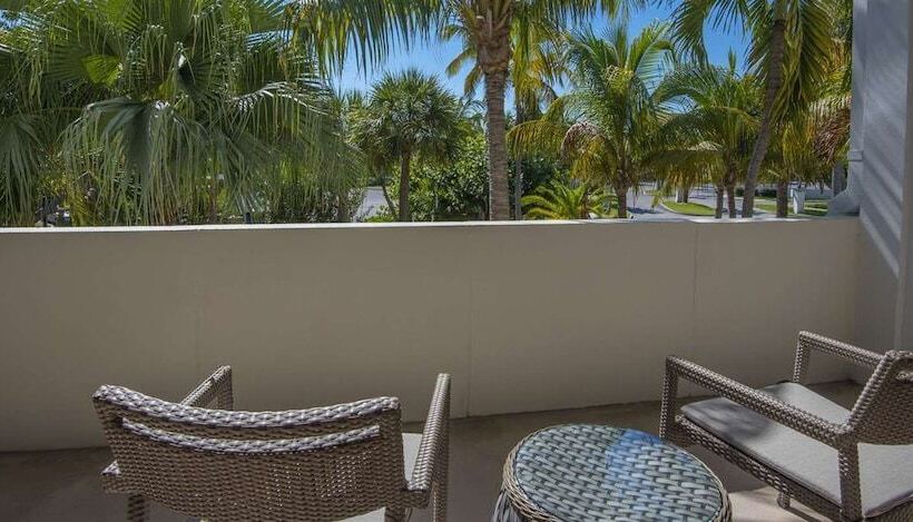 اتاق استاندارد, Hawks Cay Resort